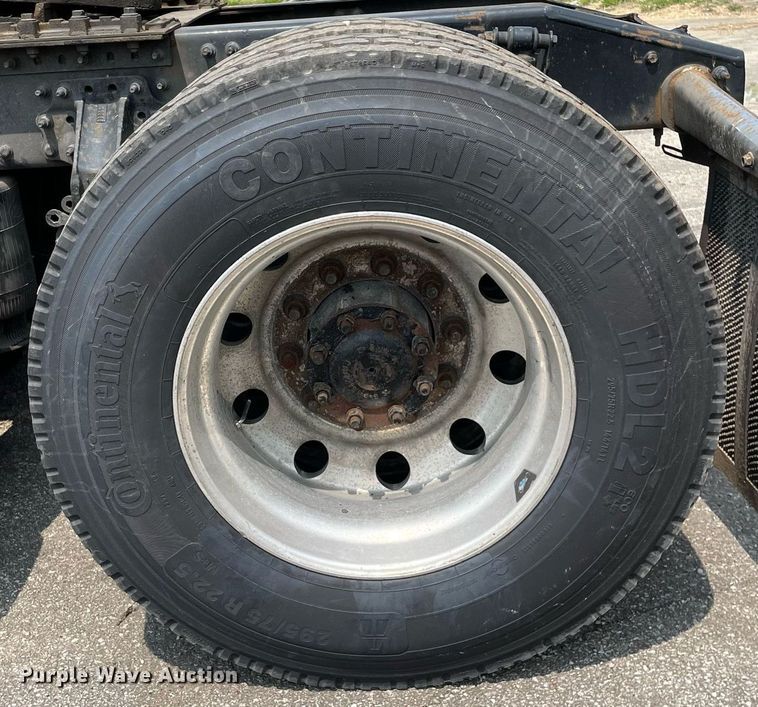 image for item LJ9681 2014 Mack CXU613  semi truck