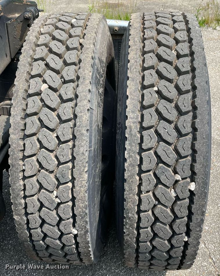 image for item LJ9681 2014 Mack CXU613  semi truck