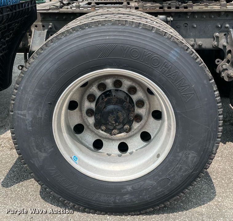 image for item LJ9681 2014 Mack CXU613  semi truck