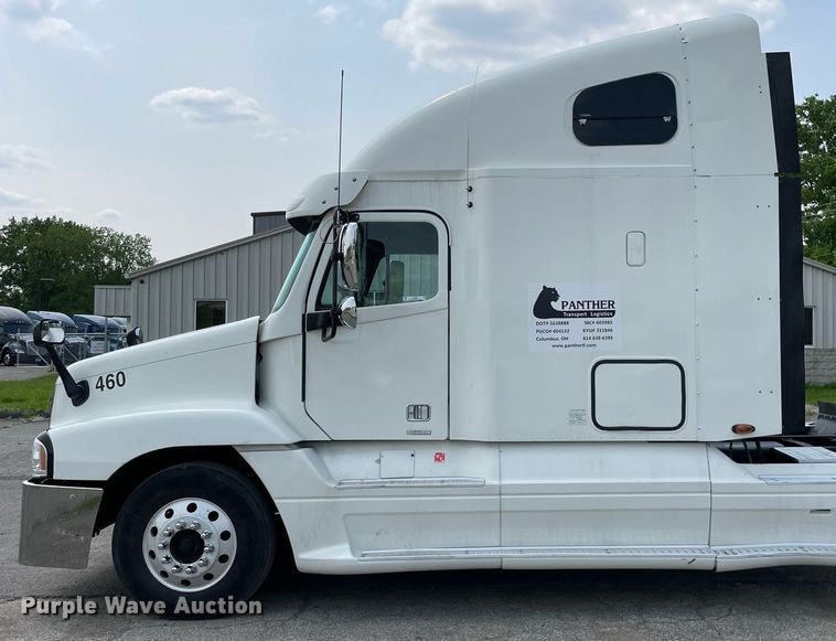 image for item LJ9682 2004 Freightliner Century Class  semi truck