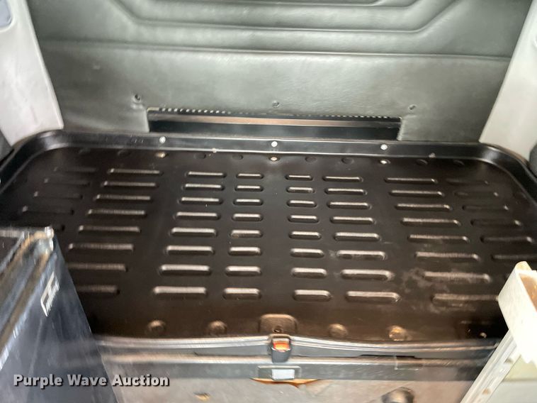 image for item LJ9682 2004 Freightliner Century Class  semi truck