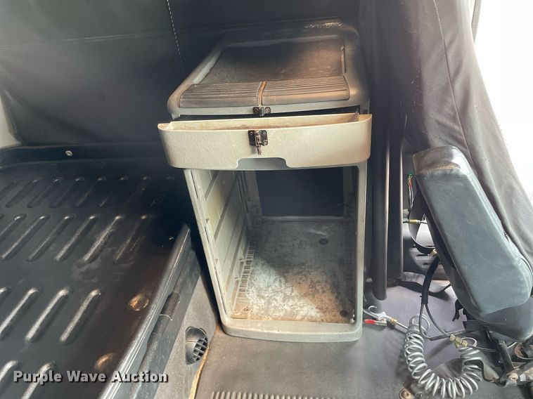 image for item LJ9682 2004 Freightliner Century Class  semi truck