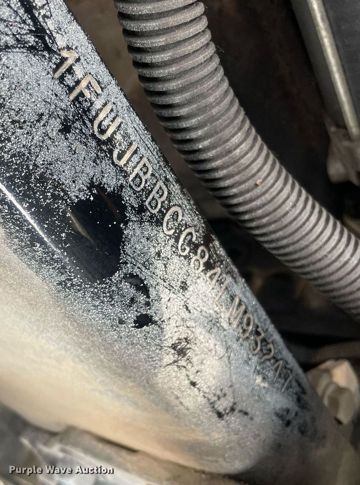 image for item LJ9682 2004 Freightliner Century Class  semi truck