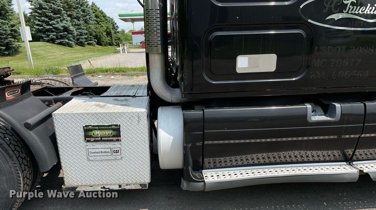 image for item LJ9683 2008 Freightliner Cascadia  semi truck