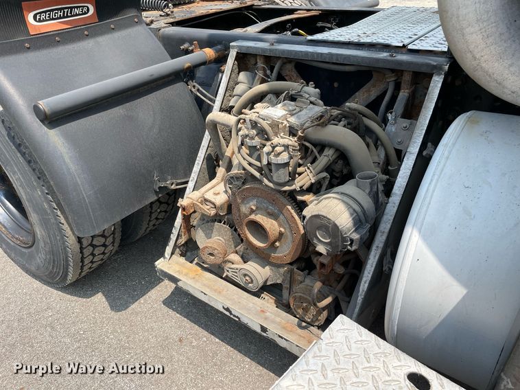 image for item LJ9683 2008 Freightliner Cascadia  semi truck