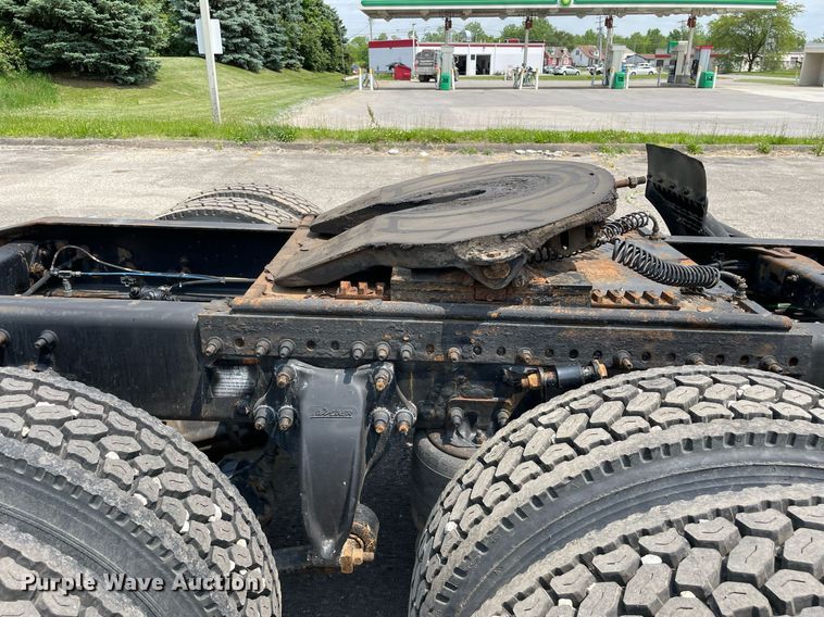 image for item LJ9683 2008 Freightliner Cascadia  semi truck