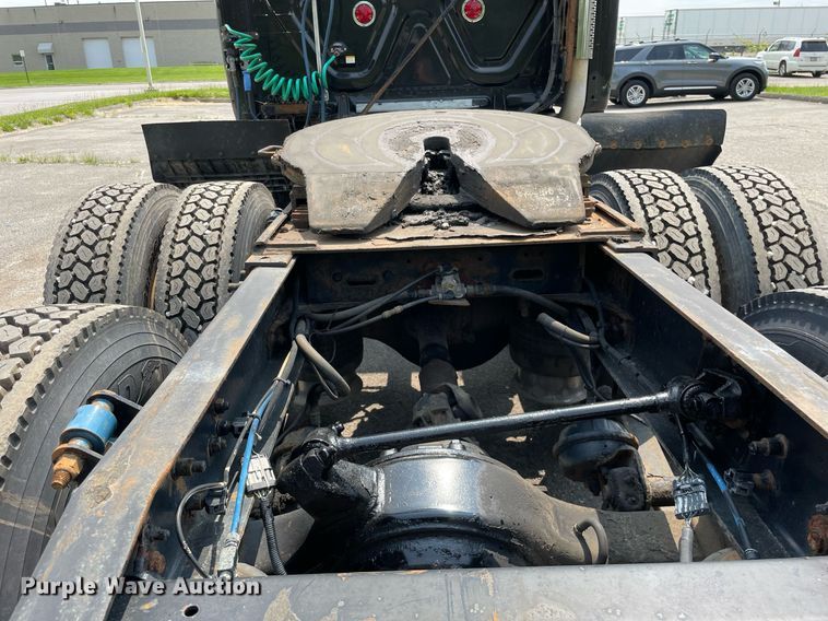 image for item LJ9683 2008 Freightliner Cascadia  semi truck