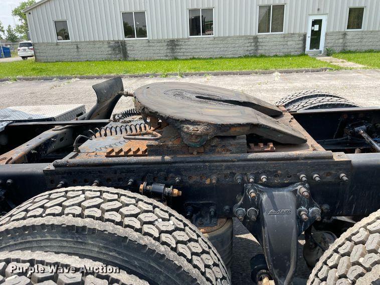 image for item LJ9683 2008 Freightliner Cascadia  semi truck