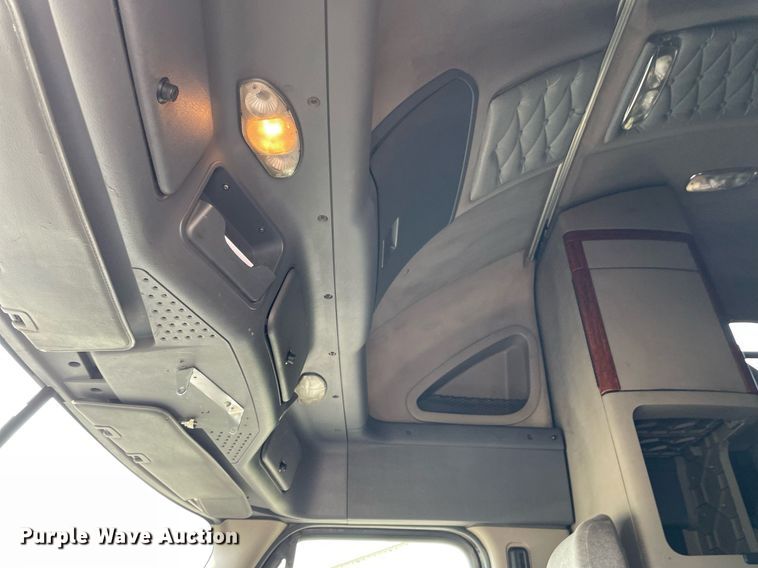 image for item LJ9683 2008 Freightliner Cascadia  semi truck