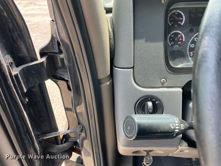 image for item LJ9683 2008 Freightliner Cascadia  semi truck