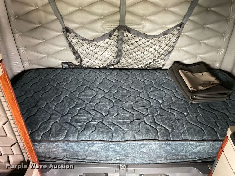 image for item LJ9683 2008 Freightliner Cascadia  semi truck