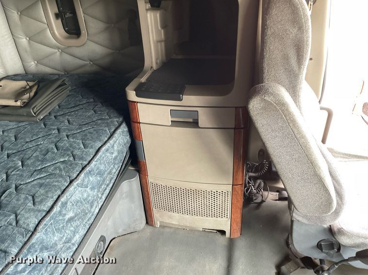 image for item LJ9683 2008 Freightliner Cascadia  semi truck