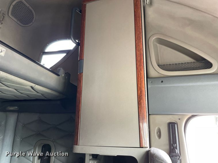 image for item LJ9683 2008 Freightliner Cascadia  semi truck