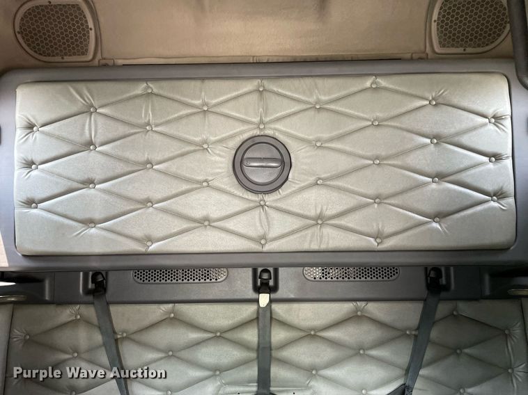 image for item LJ9683 2008 Freightliner Cascadia  semi truck