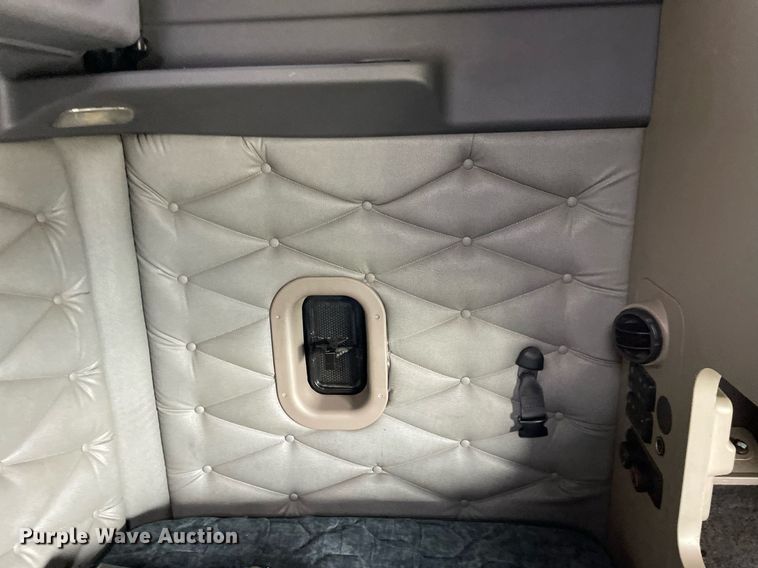 image for item LJ9683 2008 Freightliner Cascadia  semi truck