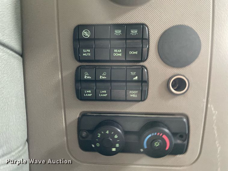 image for item LJ9683 2008 Freightliner Cascadia  semi truck