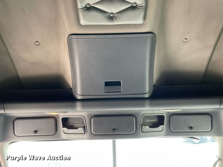 image for item LJ9683 2008 Freightliner Cascadia  semi truck