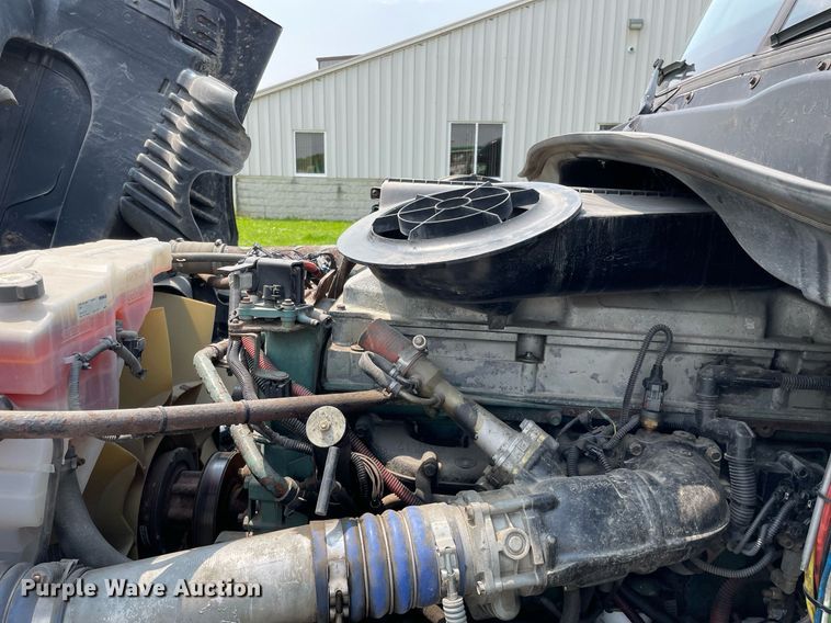 image for item LJ9683 2008 Freightliner Cascadia  semi truck