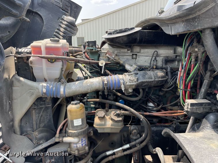 image for item LJ9683 2008 Freightliner Cascadia  semi truck