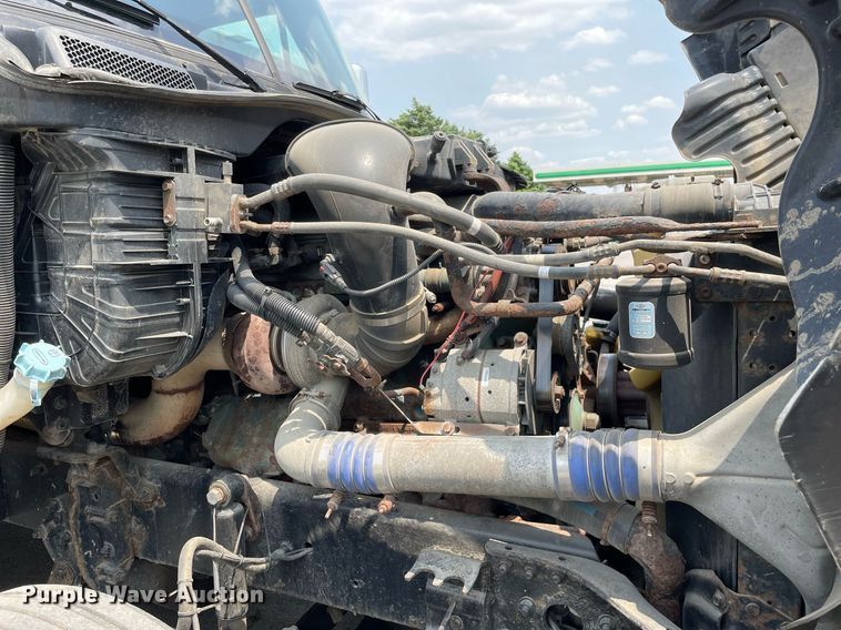 image for item LJ9683 2008 Freightliner Cascadia  semi truck