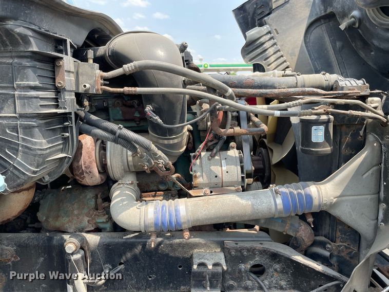 image for item LJ9683 2008 Freightliner Cascadia  semi truck