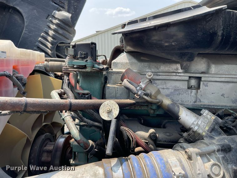 image for item LJ9683 2008 Freightliner Cascadia  semi truck