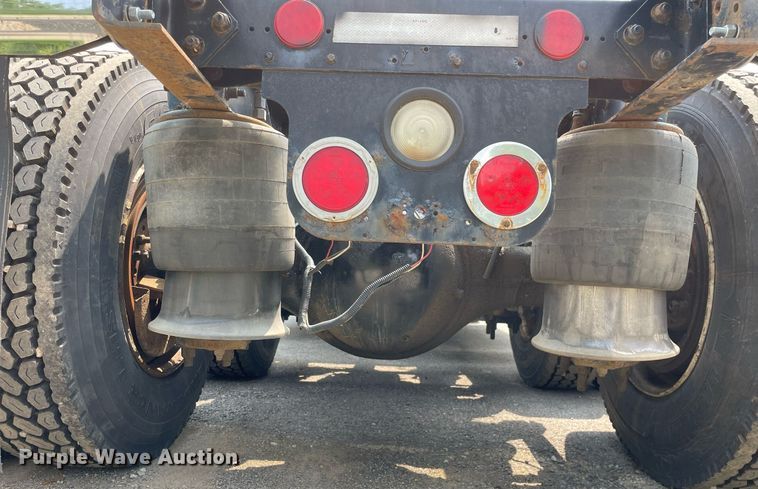 image for item LJ9683 2008 Freightliner Cascadia  semi truck