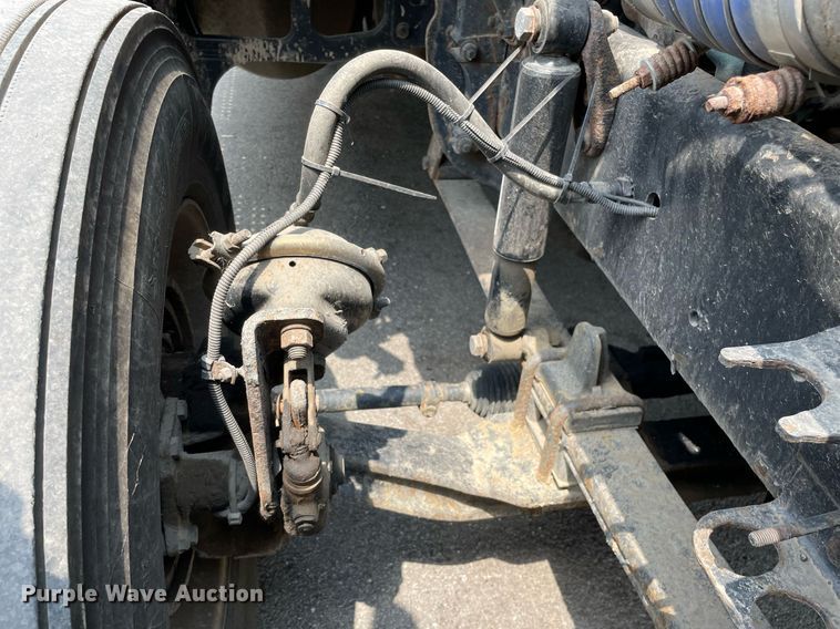 image for item LJ9683 2008 Freightliner Cascadia  semi truck