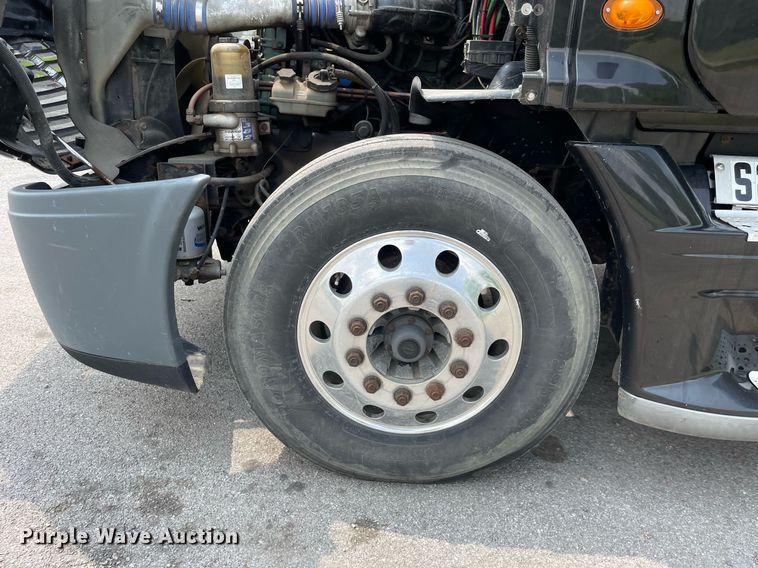 image for item LJ9683 2008 Freightliner Cascadia  semi truck