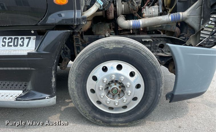 image for item LJ9683 2008 Freightliner Cascadia  semi truck