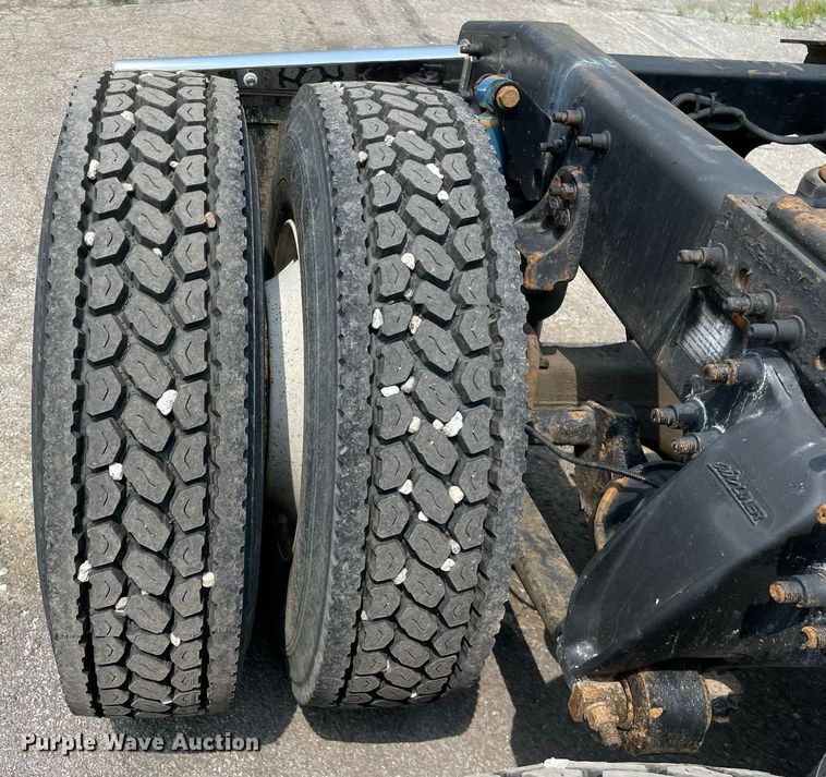 image for item LJ9683 2008 Freightliner Cascadia  semi truck