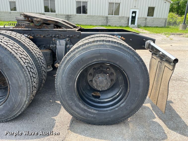 image for item LJ9683 2008 Freightliner Cascadia  semi truck