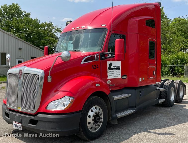 image for item LJ9684 2016 Kenworth T680  semi truck