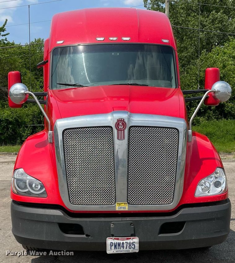 image for item LJ9684 2016 Kenworth T680  semi truck