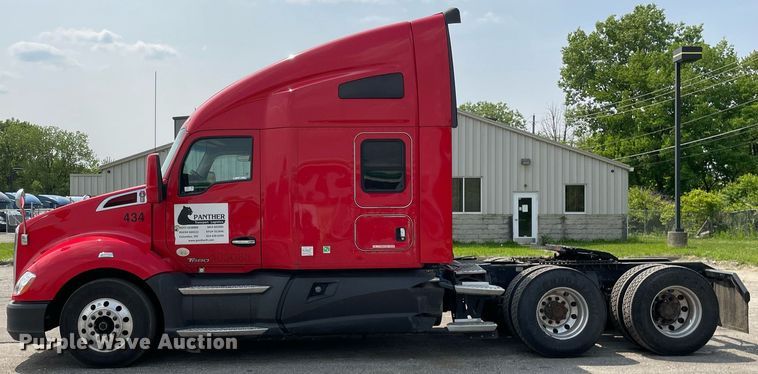 image for item LJ9684 2016 Kenworth T680  semi truck