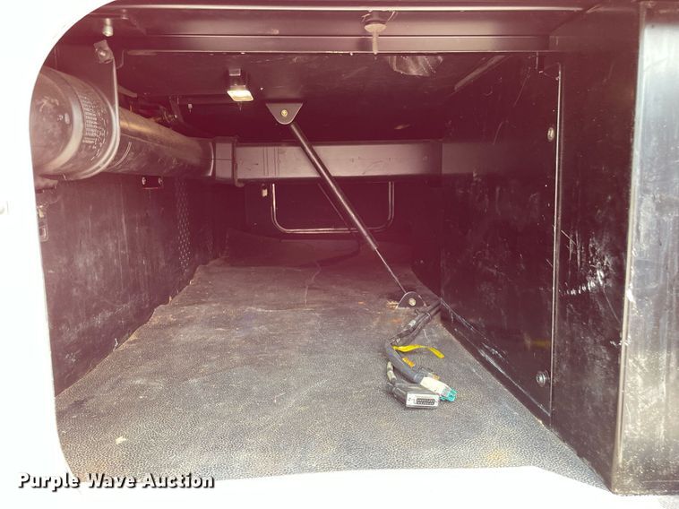 image for item LJ9684 2016 Kenworth T680  semi truck