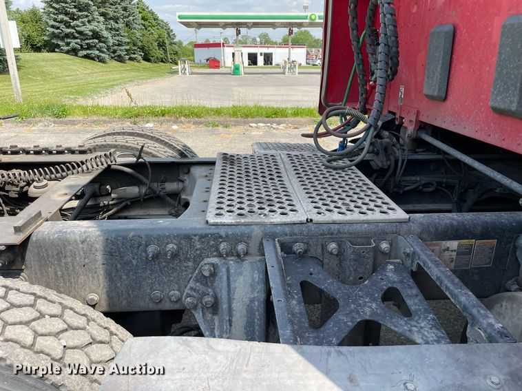 image for item LJ9684 2016 Kenworth T680  semi truck