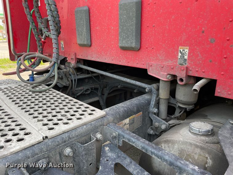 image for item LJ9684 2016 Kenworth T680  semi truck