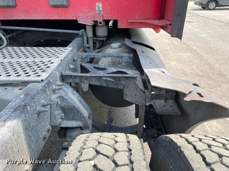 image for item LJ9684 2016 Kenworth T680  semi truck