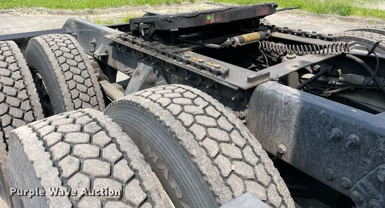 image for item LJ9684 2016 Kenworth T680  semi truck