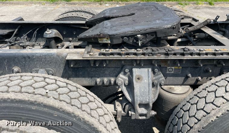 image for item LJ9684 2016 Kenworth T680  semi truck