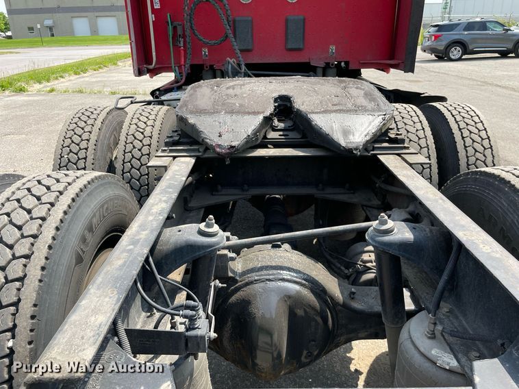 image for item LJ9684 2016 Kenworth T680  semi truck