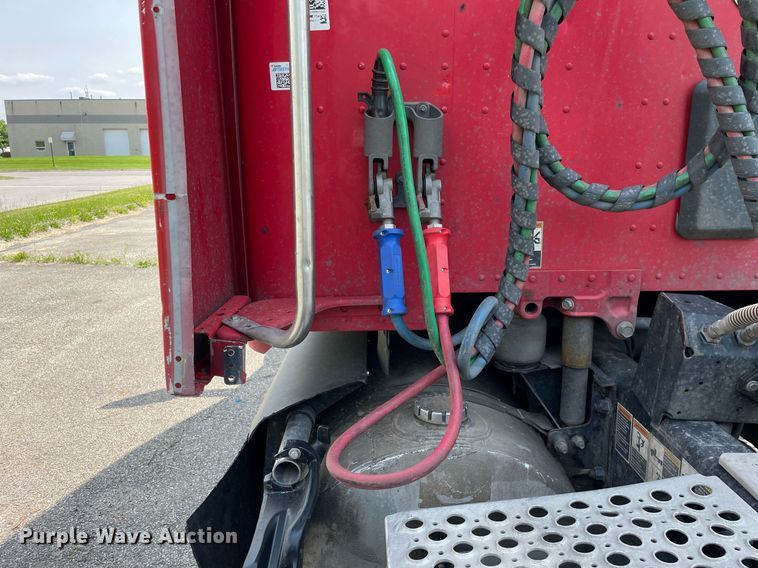 image for item LJ9684 2016 Kenworth T680  semi truck