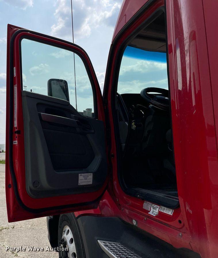 image for item LJ9684 2016 Kenworth T680  semi truck