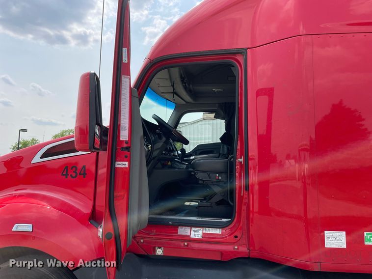 image for item LJ9684 2016 Kenworth T680  semi truck