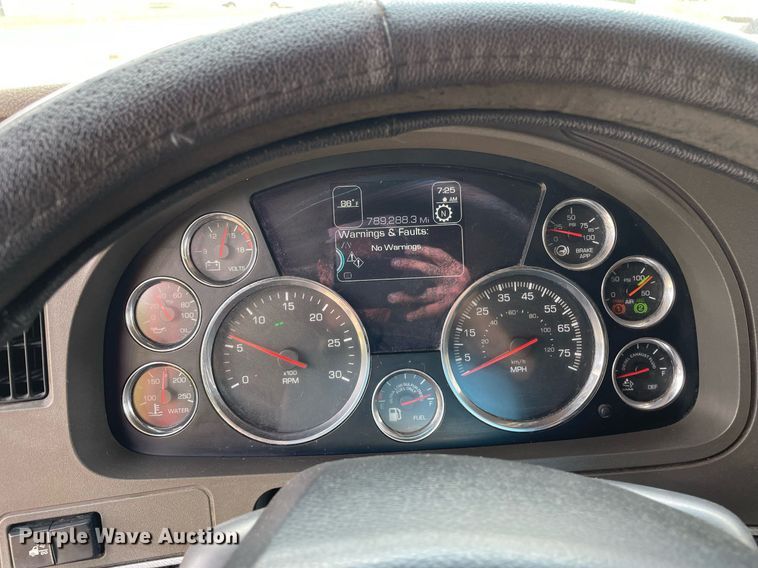 image for item LJ9684 2016 Kenworth T680  semi truck