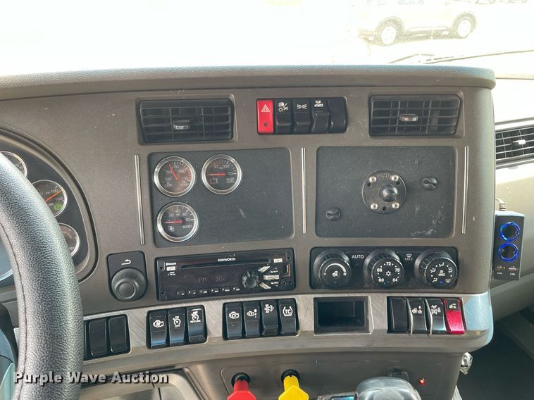 image for item LJ9684 2016 Kenworth T680  semi truck