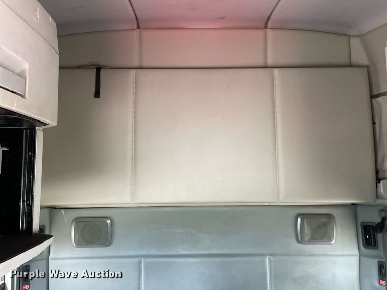 image for item LJ9684 2016 Kenworth T680  semi truck