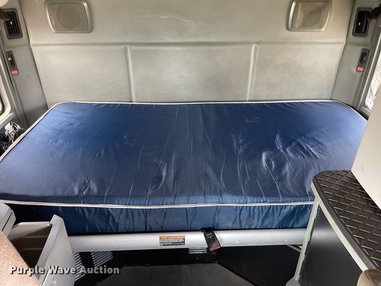 image for item LJ9684 2016 Kenworth T680  semi truck