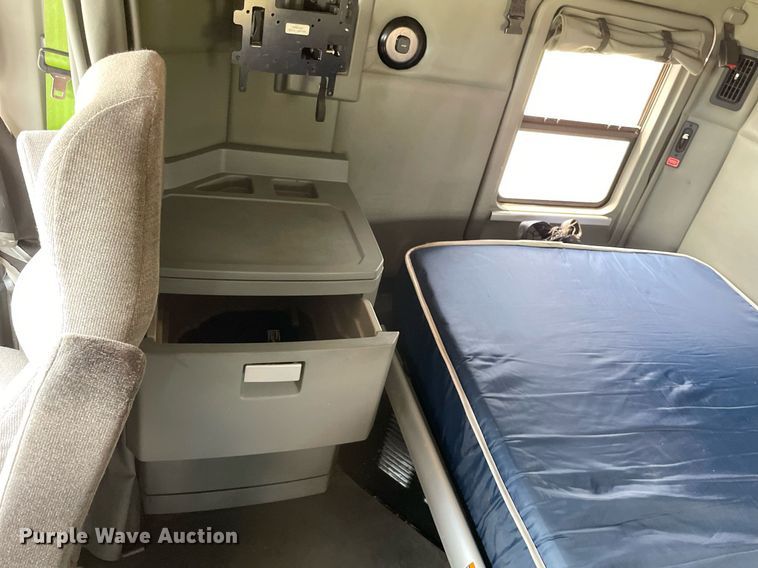 image for item LJ9684 2016 Kenworth T680  semi truck